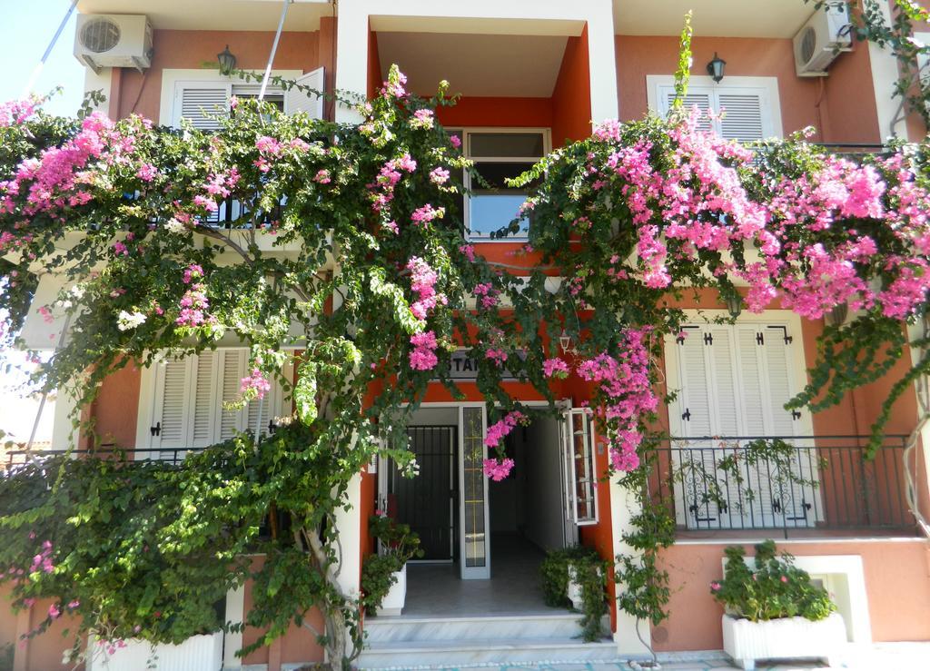Konstantinos Apartments Agia Efimia Eksteriør billede