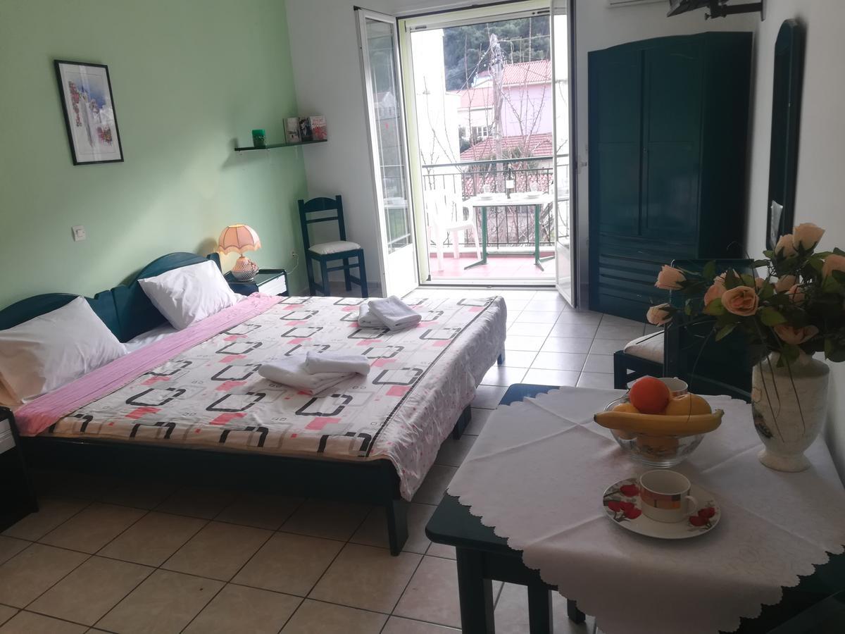 Konstantinos Apartments Agia Efimia Eksteriør billede