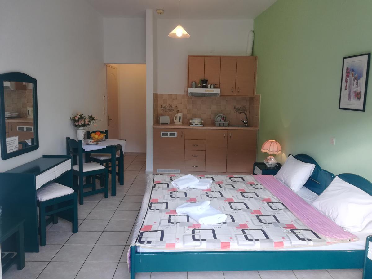Konstantinos Apartments Agia Efimia Eksteriør billede