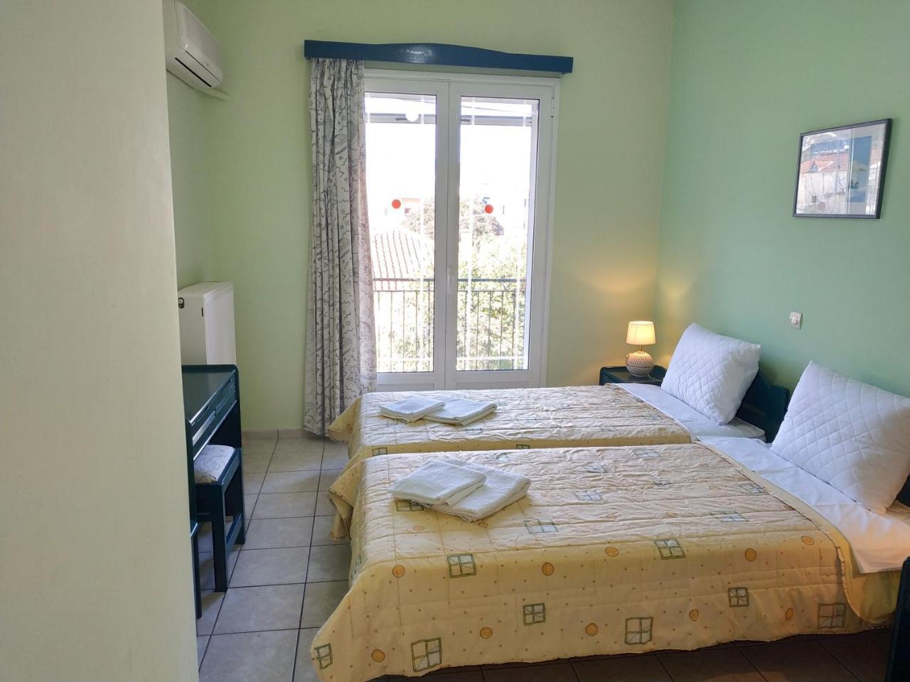 Konstantinos Apartments Agia Efimia Eksteriør billede