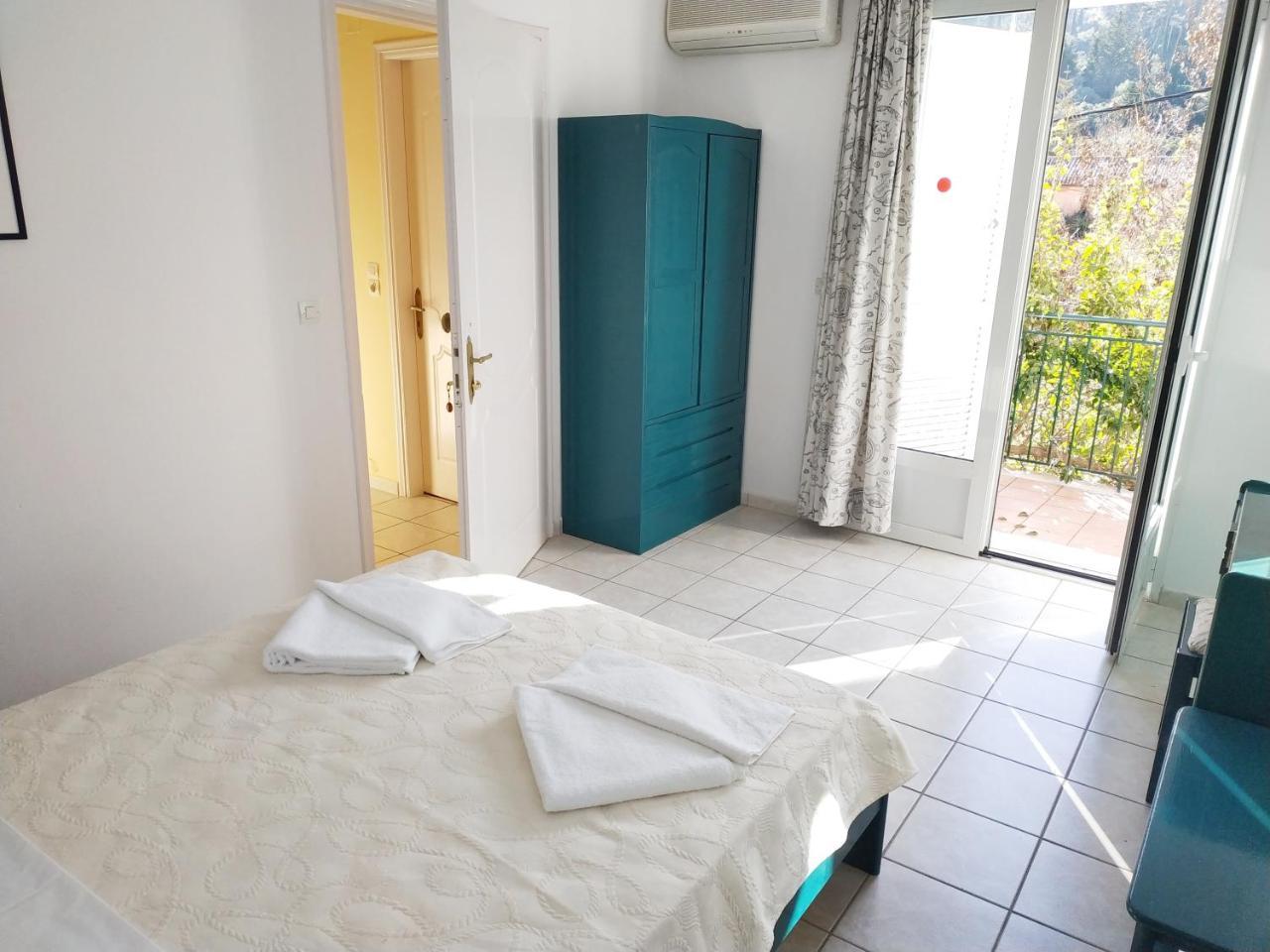 Konstantinos Apartments Agia Efimia Eksteriør billede